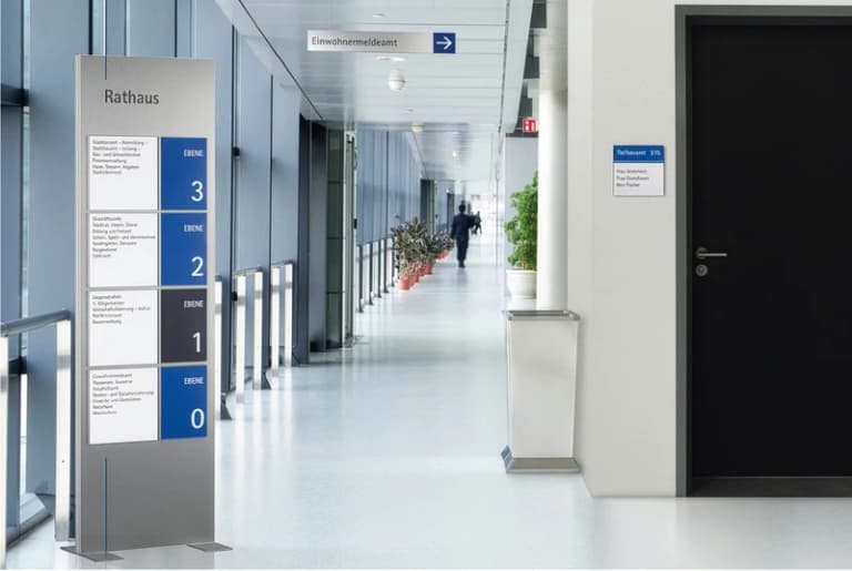 Beschilderung & Wegeleitsysteme